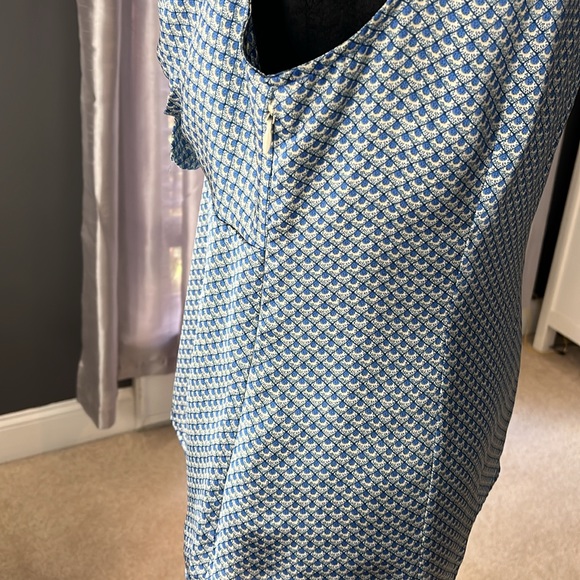 Banana Republic sleeveless top, size 10. Side zipper - Picture 2 of 5